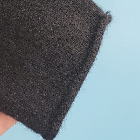 Old Navy black cashmere sweater - Picture 3 of 13